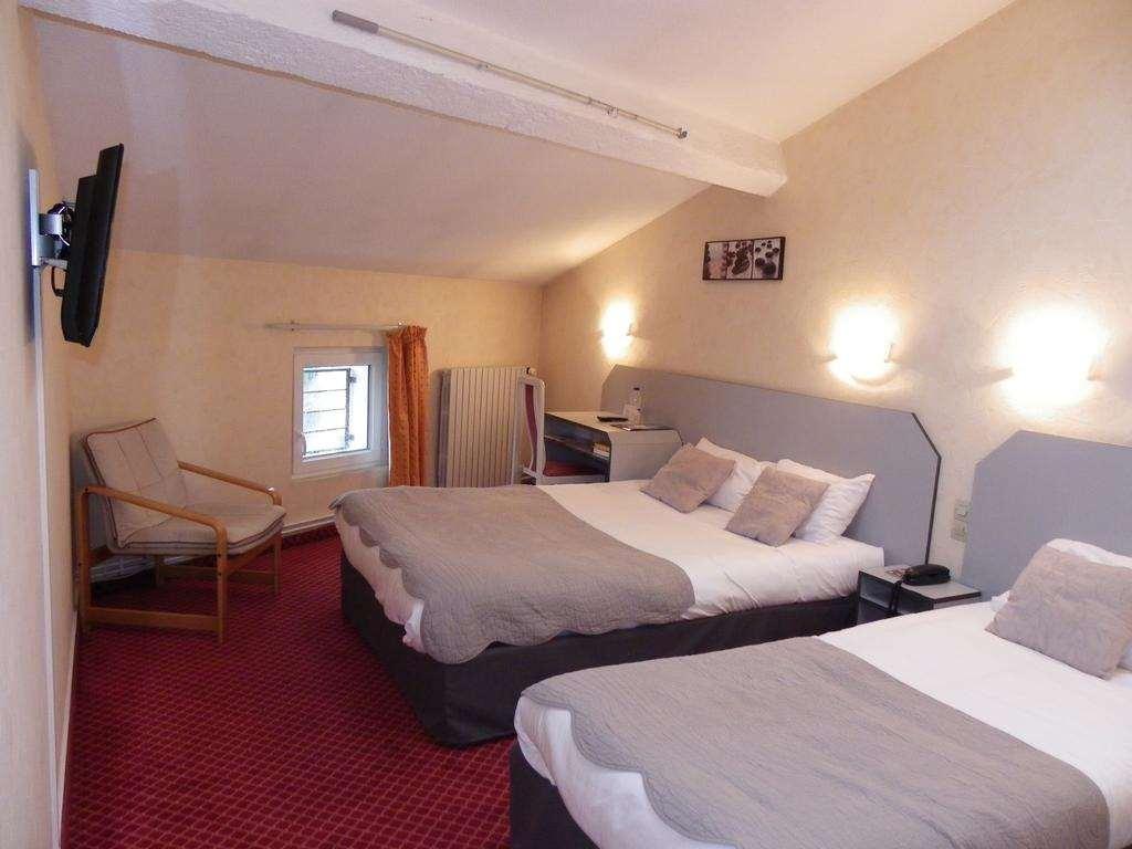 Brit Hotel Bleu Nuit Saintes Habitación foto