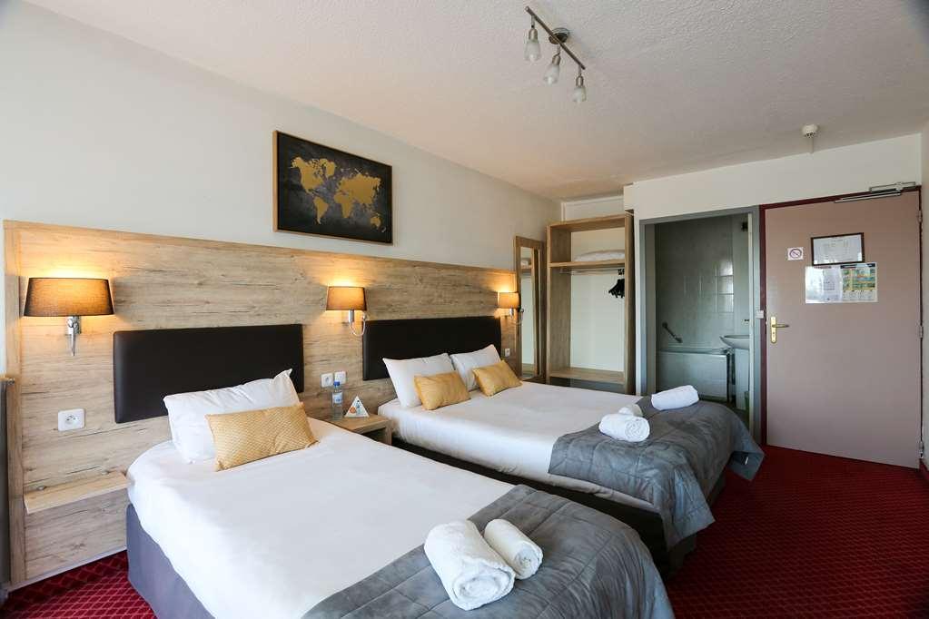 Brit Hotel Bleu Nuit Saintes Habitación foto