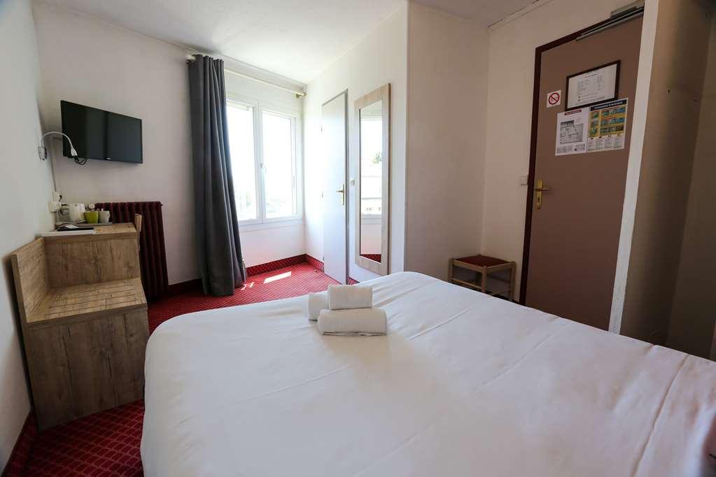 Brit Hotel Bleu Nuit Saintes Habitación foto