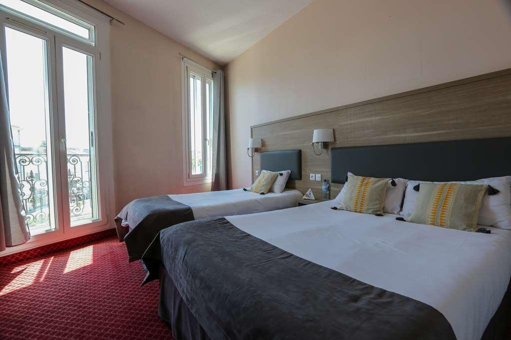 Brit Hotel Bleu Nuit Saintes Habitación foto