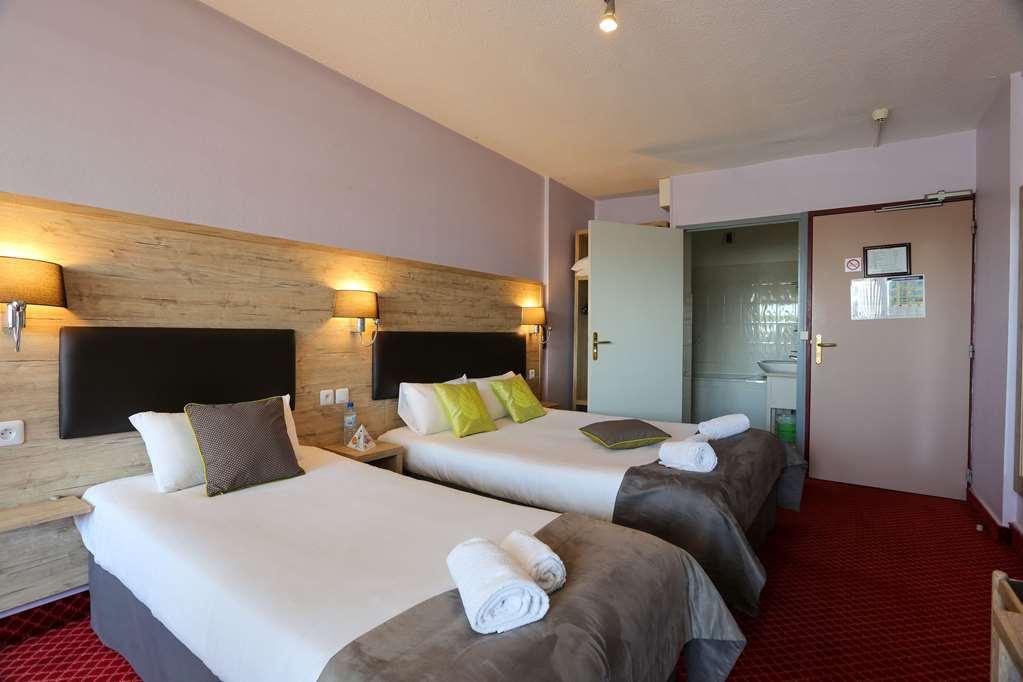 Brit Hotel Bleu Nuit Saintes Habitación foto
